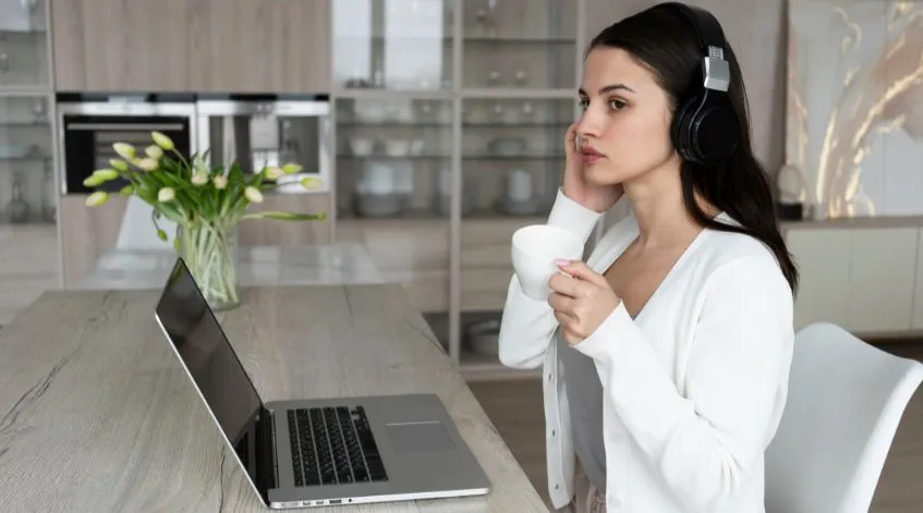 Remote virtual assistant answering business calls from laptop for small business customer support