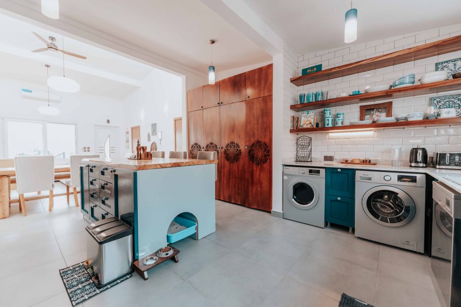 Open Shelving vs Upper Cabinets