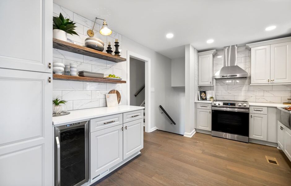 Open Shelving vs Upper Cabinets